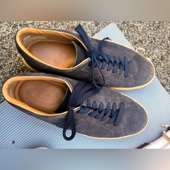 Tods men suede 9.5 sneakers - Picture 1 of 4
